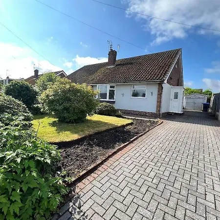 Alton Towers/Foxfield & Oak Barns/Peak District Villa Wetleyrocks Exterior photo